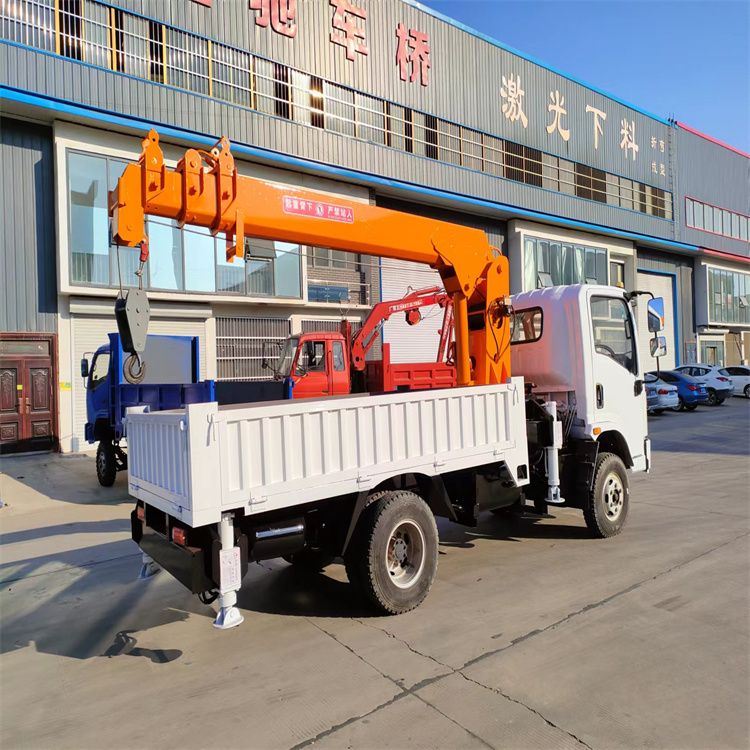 下花园区三轮随车吊定制 农用改装机自备吊中瑞长期出售